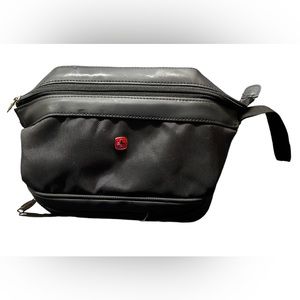 SWISSGEAR Toiletry Bag Black Shaving Kit Travel Case w 2 zip compartments NWOT